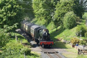 Bradley Manor passing the cottage crossing near the summit of Eardington bank 3rd May 2017