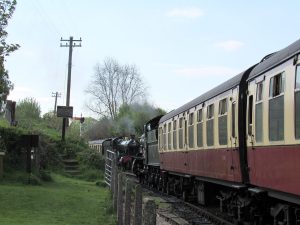 Bradley Manor Passes Erlestoke Manor at Arley station May 2017